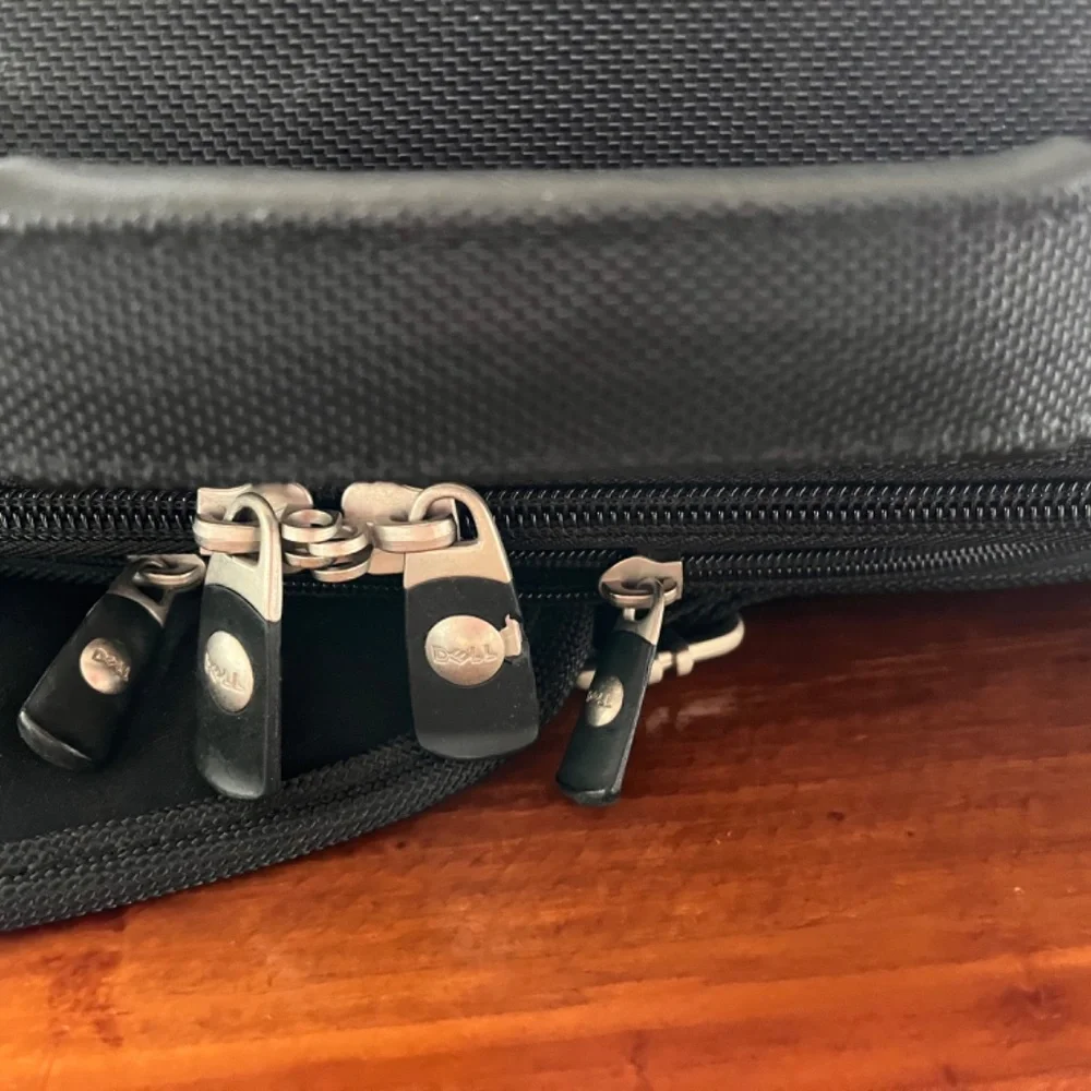 EUC DELL Laptop bag with shoulder strap